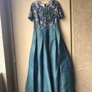 adrianna papell emerald green dress Emerald Tiered Multicolor Printed Midi Dress · Filly Flair